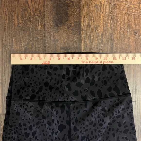 Hey Nuts Women’s Leopard Print Leggings Size Medium (8-10) Color Black/Gray - Picture 9 of 11